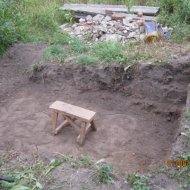 Постройка мойдодыра - Фотография 1 - 2011-08-02-0 откопал яму под фундамент.JPG