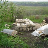 Постройка мойдодыра - Фотография 7 - 2012-05-09 Первые два ряда кладки.JPG